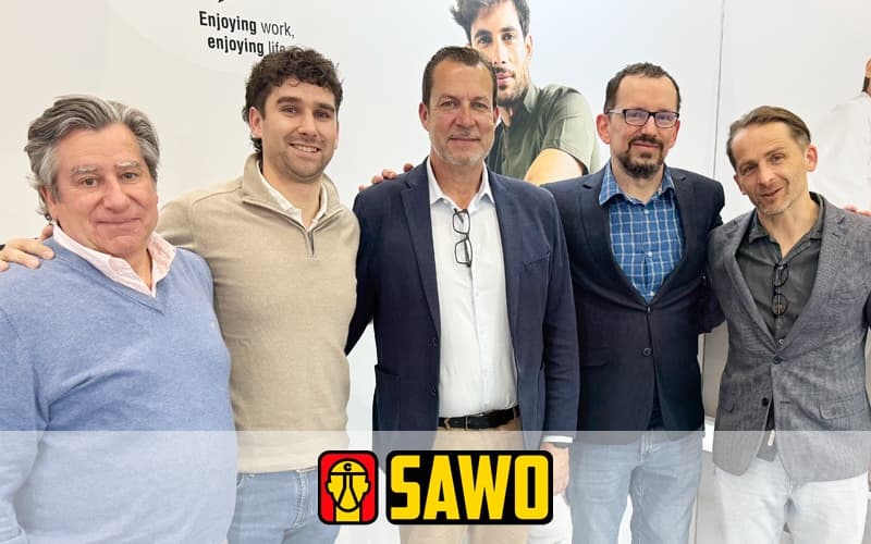 Equipo DIAN atendiendo a visitantes en SAWO Poznań 2026