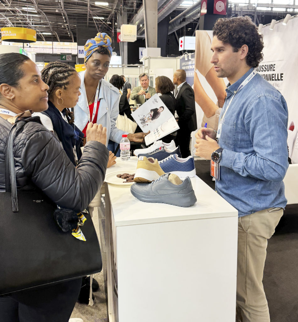 Stand de DIAN en SantExpo 2025 París